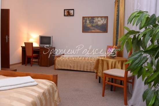 noclegi Hotel Pod Dębami